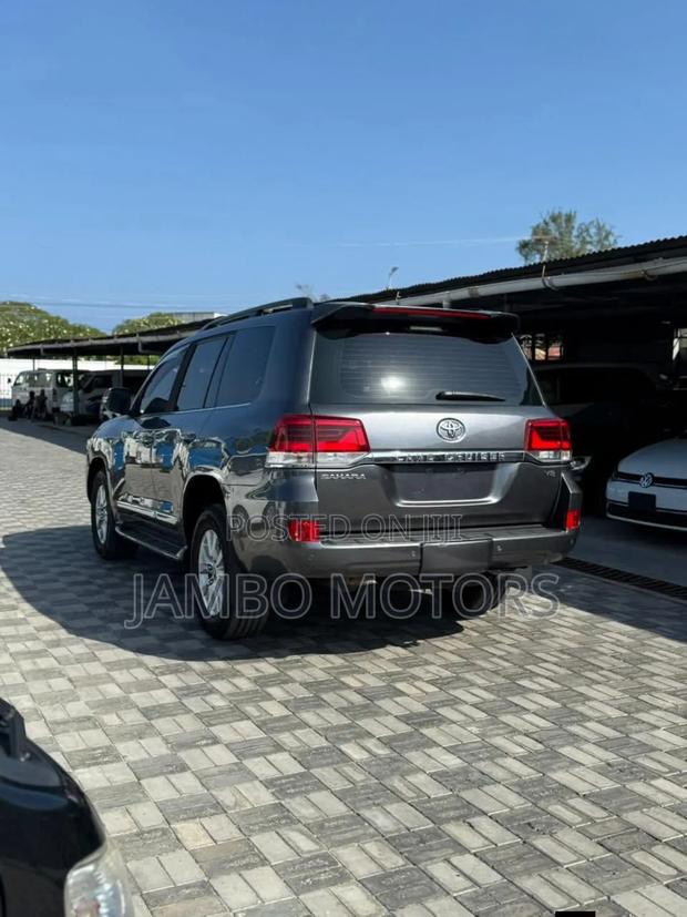 Toyota Land Cruiser 4.5 V8 TD 2019 Gray