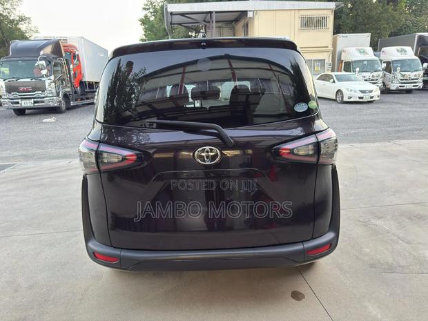 Toyota Sienta 1.5 FWD 2020 Brown