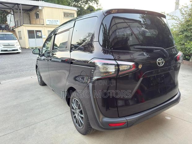 Toyota Sienta 1.5 FWD 2020 Brown