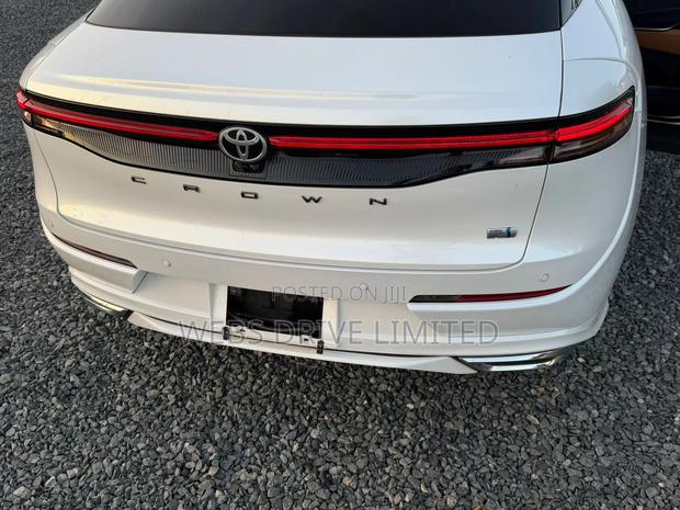Toyota Crown XLE 2023 White
