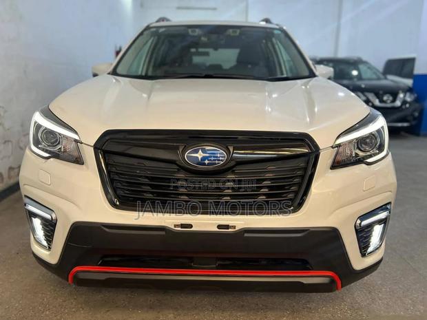 Subaru Forester Premium AWD 2019 White