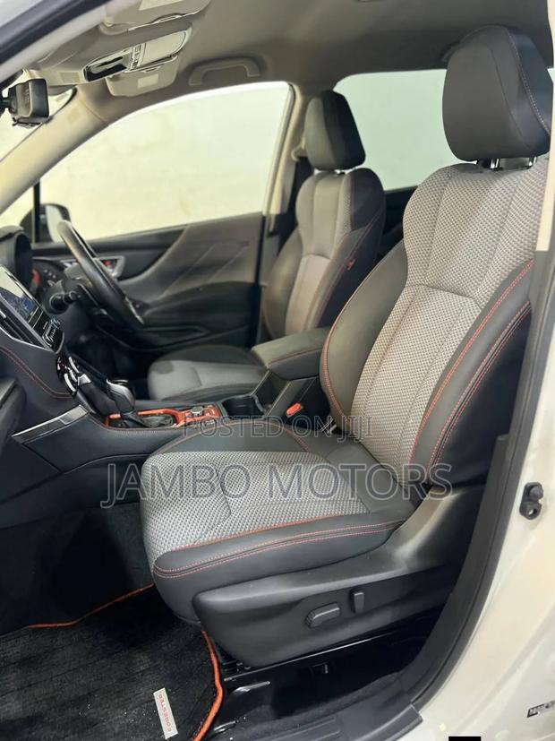 Subaru Forester Premium AWD 2019 White