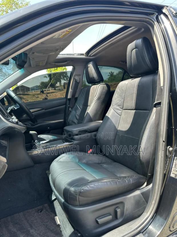 Toyota Crown 2014 Black