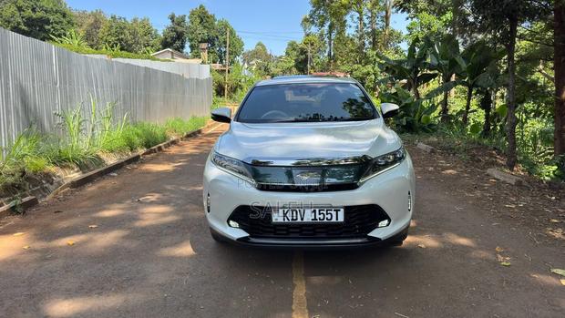 Toyota Harrier 2.0 Turbo 2019 White