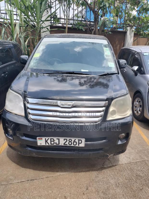 Toyota Noah 2002 Black