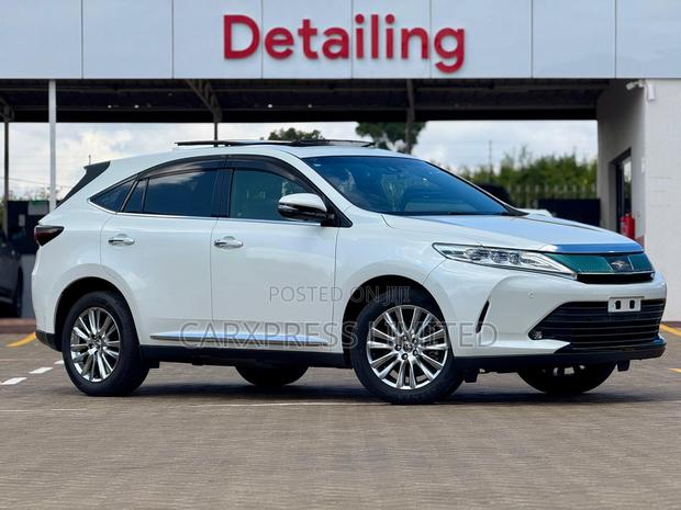 Toyota Harrier 2.0 2018 White