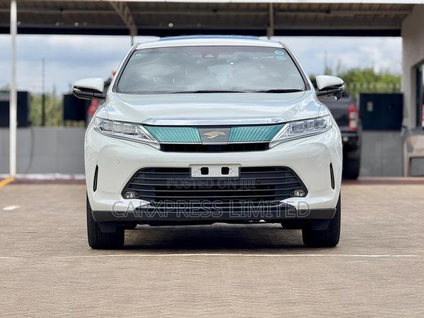 Toyota Harrier 2.0 2018 White