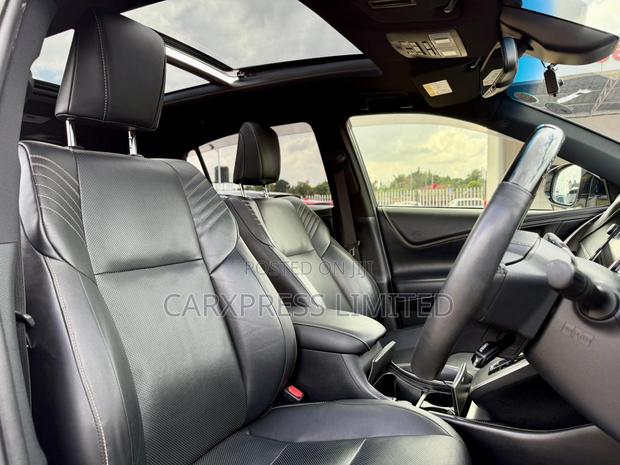 Toyota Harrier 2.0 2018 White