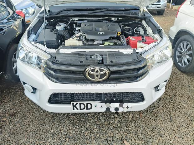 Toyota Hilux 2019 White