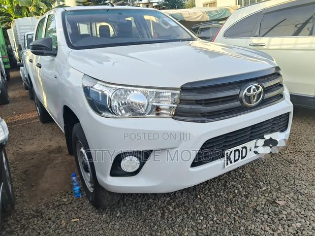 Toyota Hilux 2019 White