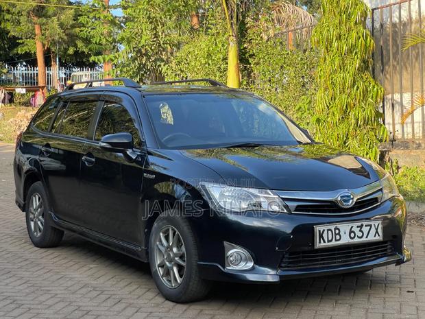 Toyota Corolla Fielder 1.5 Hybrid FWD 2014 Black