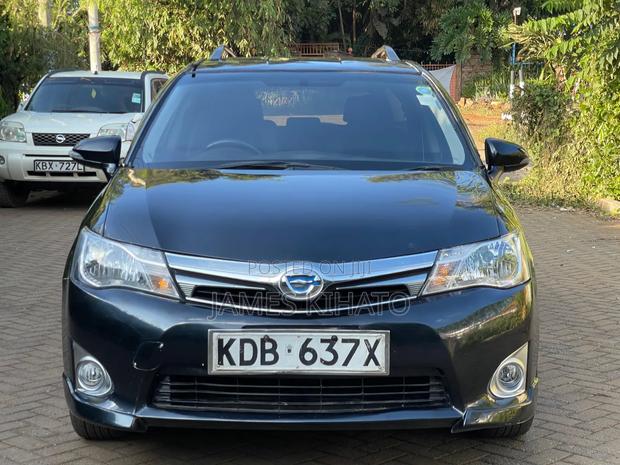 Toyota Corolla Fielder 1.5 Hybrid FWD 2014 Black