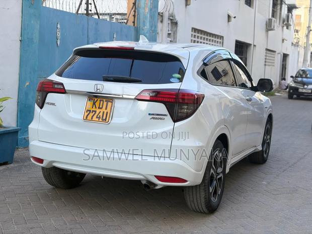 Honda Vezel 1.5 Hybrid 4WD 2018 Pearl