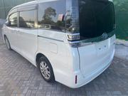 Toyota Voxy 2018 White for sale