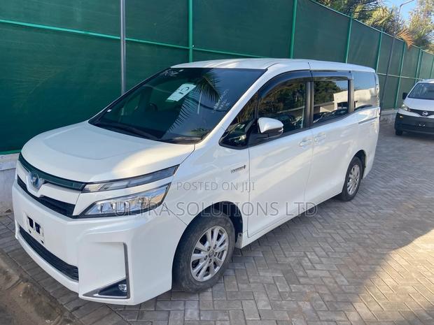 Toyota Voxy 2018 White