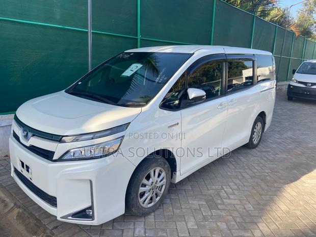 Toyota Voxy 2018 White