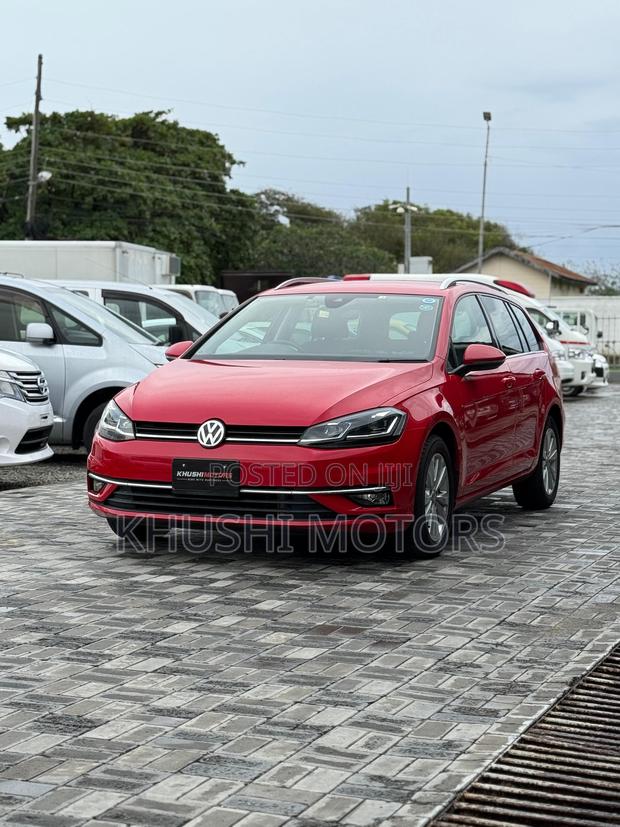Volkswagen Golf Variant 2018 Red