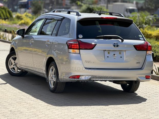 Toyota Corolla Fielder 2018 Silver