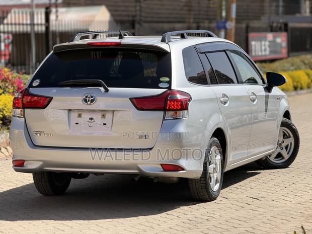 Toyota Corolla Fielder 2018 Silver
