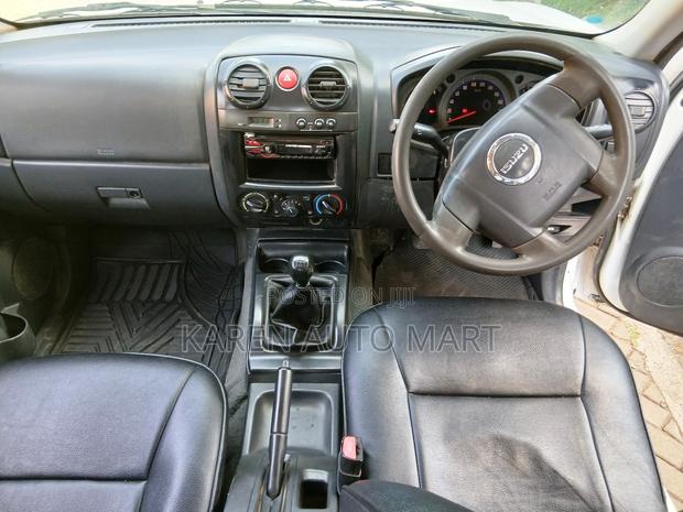 Isuzu D-MAX 2010 White
