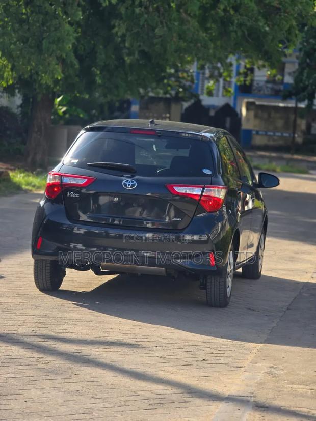 Toyota Vitz 1.3 AWD 5dr 2019 Black