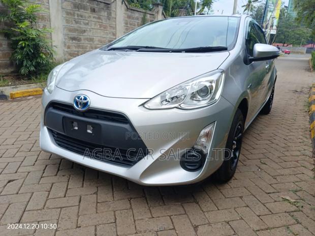 Toyota Aqua 2017 Silver