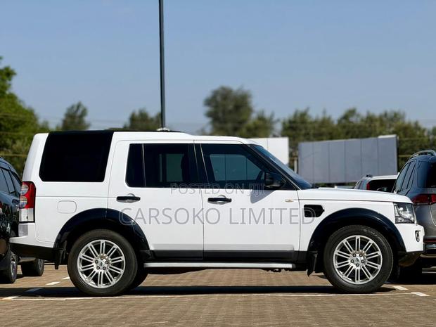 Land Rover Discovery 2012 White