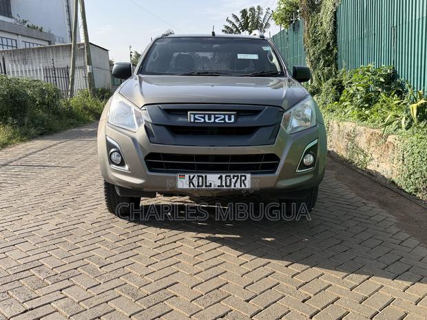 Isuzu D-MAX 2023 Beige
