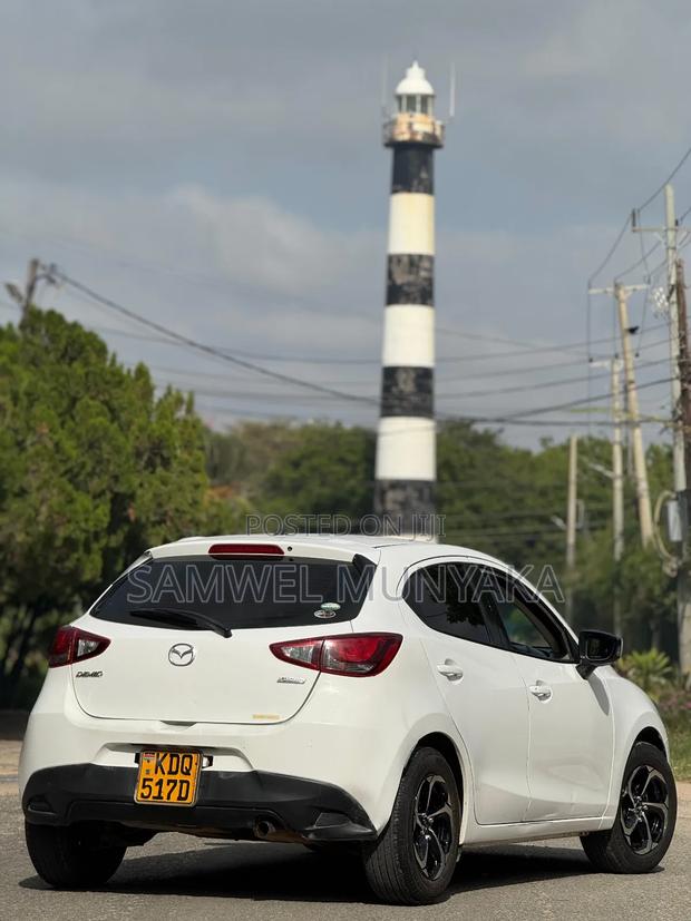 Mazda Demio 2017 Pearl