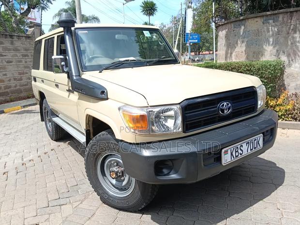 Toyota Land Cruiser Prado 2012 Beige