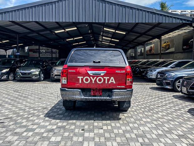 Toyota Hilux 2018 Red