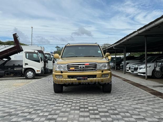 Toyota Land Cruiser 2006 Gold