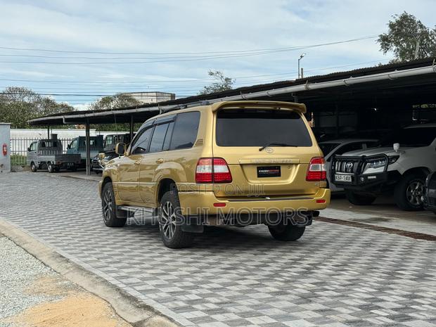 Toyota Land Cruiser 2006 Gold