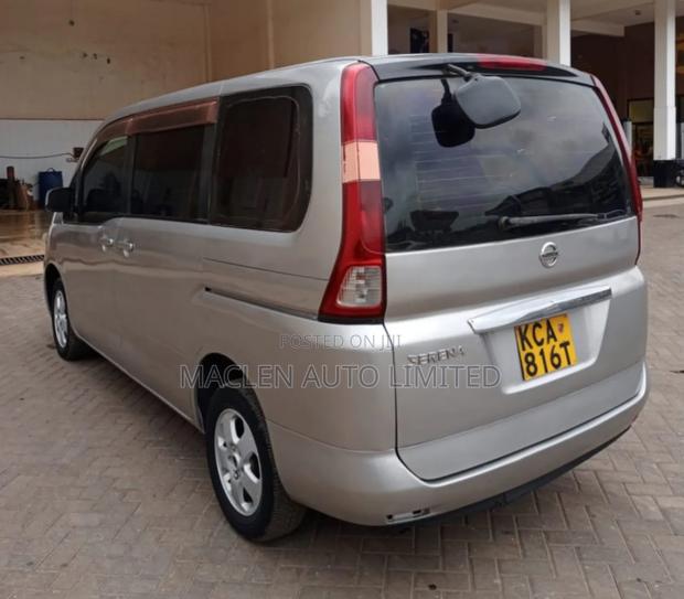 Nissan Serena 2009 Silver
