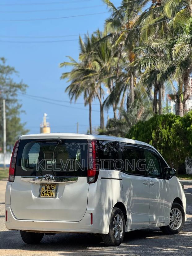 Toyota Noah 2016 White