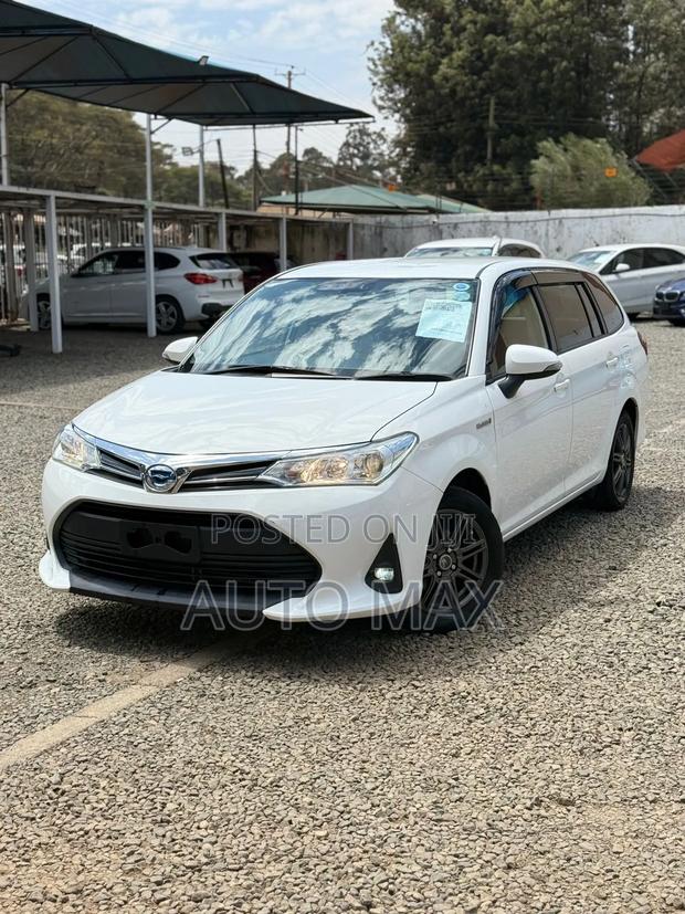 Toyota Corolla Fielder 1.5 Hybrid FWD 2018 White