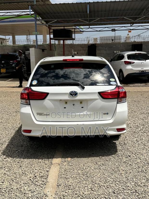 Toyota Corolla Fielder 1.5 Hybrid FWD 2018 White