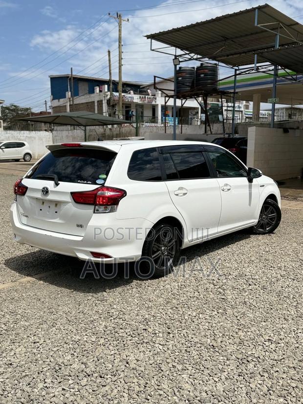 Toyota Corolla Fielder 1.5 Hybrid FWD 2018 White