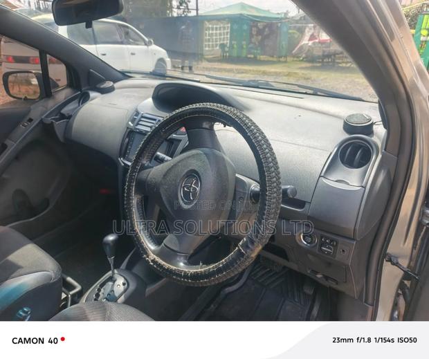 Toyota Vitz 2011 White
