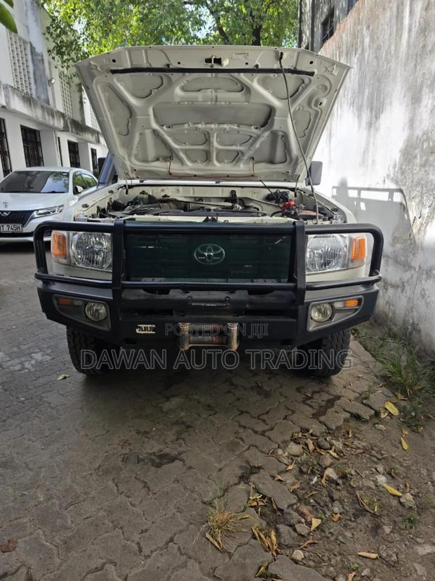 Toyota Land Cruiser 2019 White