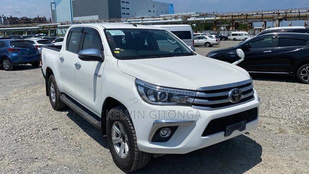 Toyota Premio 2017 White