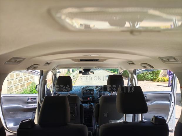 Toyota Noah 2.0 AWD (8 Seater) 2018 Silver
