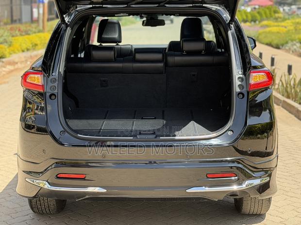 Toyota Harrier 2.0 2018 Black