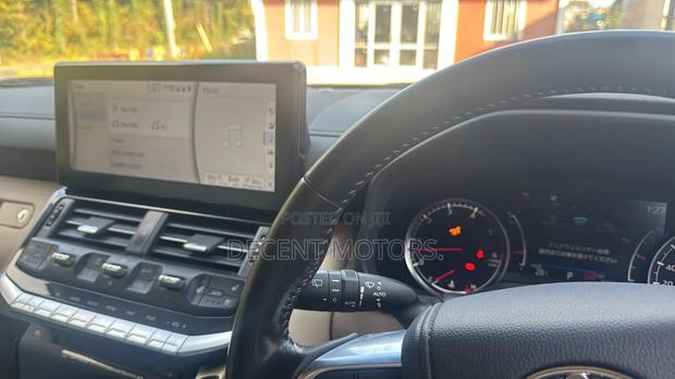 Toyota Land Cruiser LC300 2023 Gold