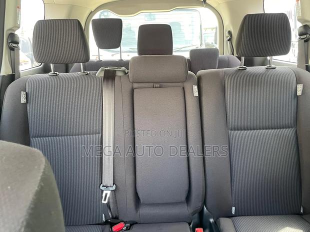 Toyota Voxy 2019 Silver
