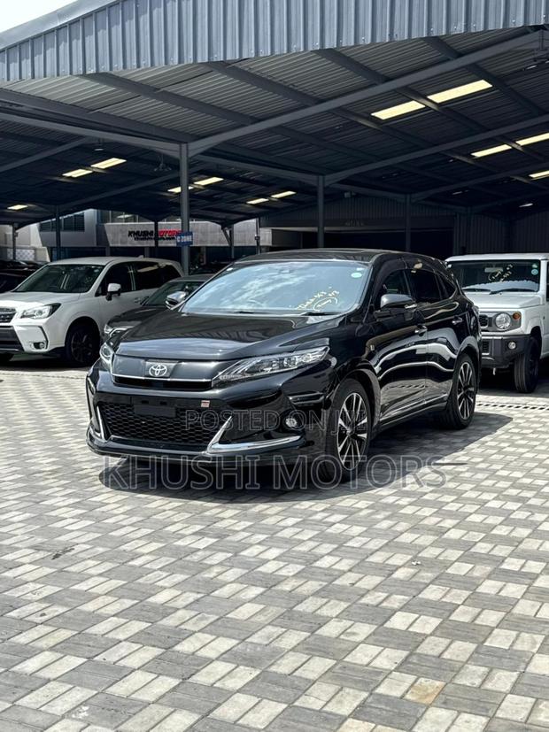 Toyota Harrier 2.0 2018 Black