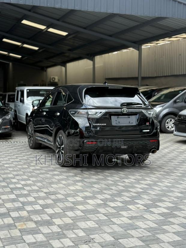 Toyota Harrier 2.0 2018 Black
