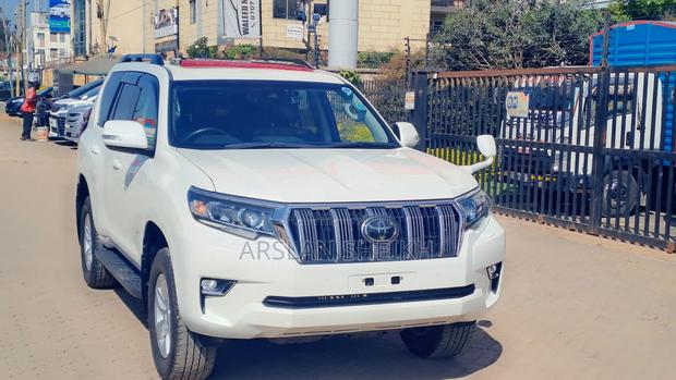 Toyota Land Cruiser Prado 2019 White