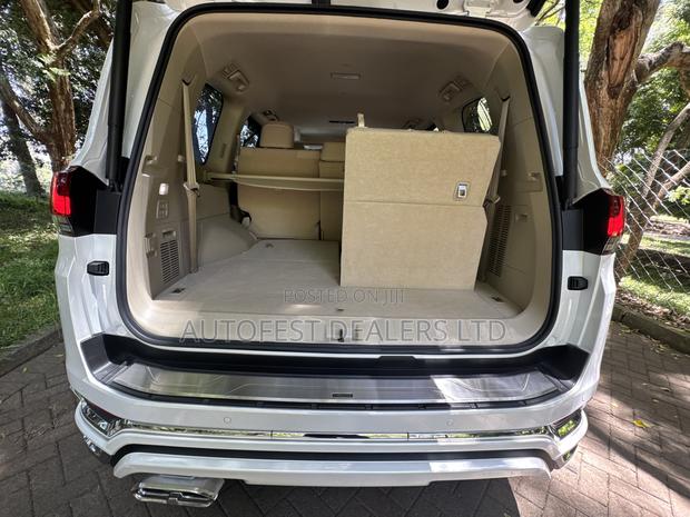 Toyota Land Cruiser LC300 2023 White