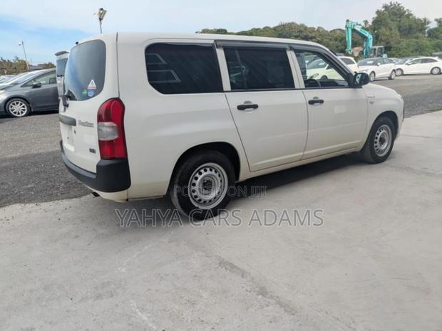Toyota Probox 1.5 Hybrid DX 2019 White